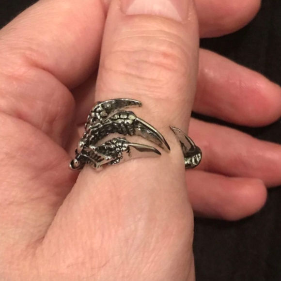 5/$25 Dragon claw unique ring, brand new adjustable silver - Picture 5 of 11